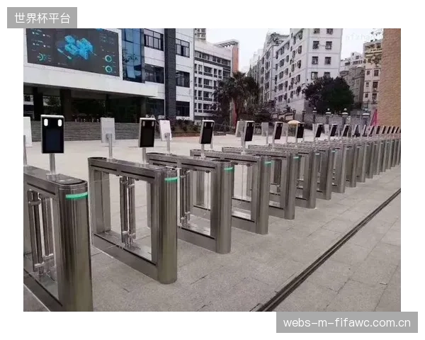 大型体育赛事中，人脸识别闸机的通行效率达到每分钟45人次，相比传统扫码提升了近一倍